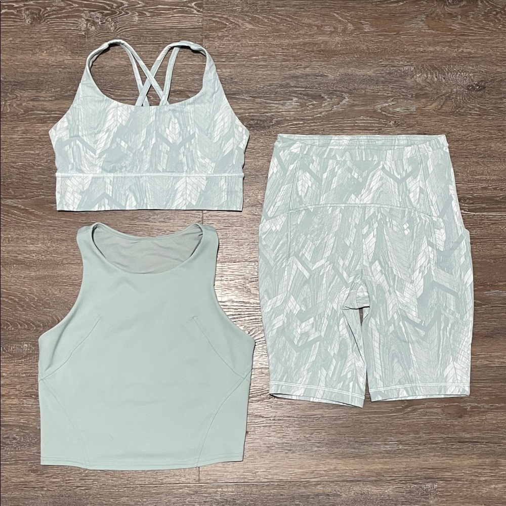 Like New Lululemon Matching Silver Blue Bundle. Size Tops 6/Bottom 4